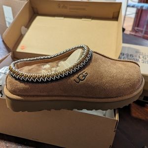 Ugg Tasman size 9 Chestnut. New in box. Never worn